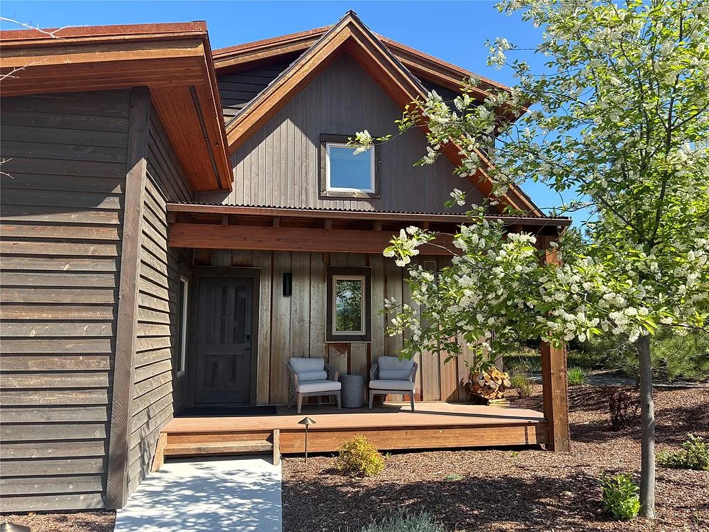 Cottage living in the Wilderness Club golf community 1 of 16