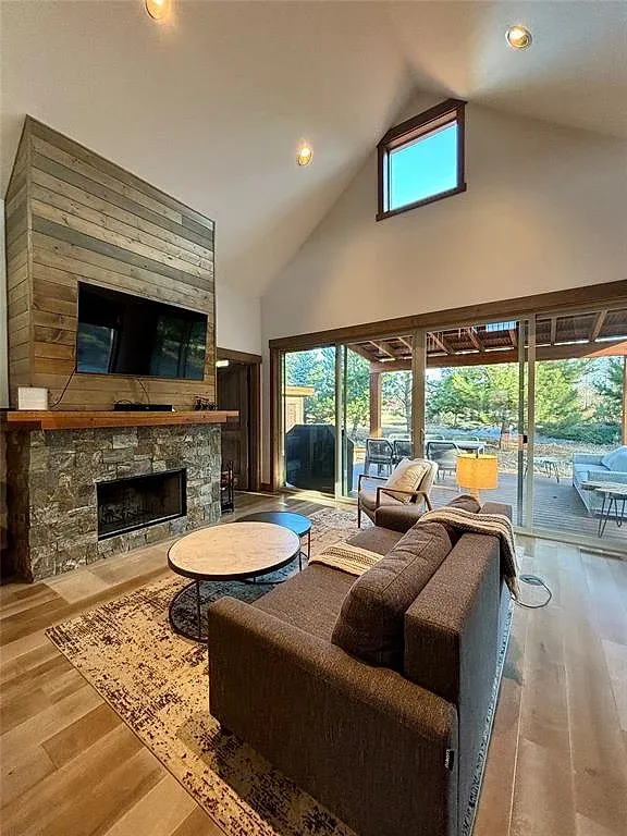 Cottage living in the Wilderness Club golf community 5 of 16
