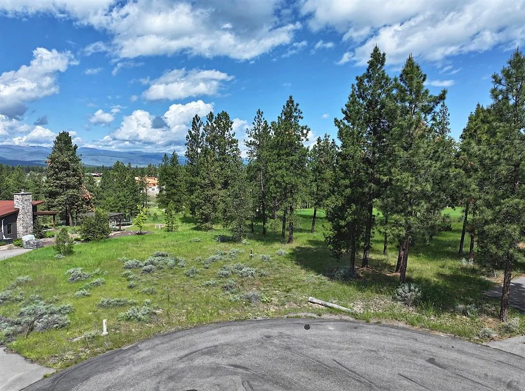 Golf resort lot off the 9th hole at the Wilderness Club 1 of 16
