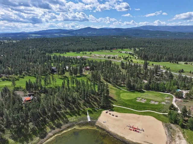 Golf resort lot off the 9th hole at the Wilderness Club 7 of 16