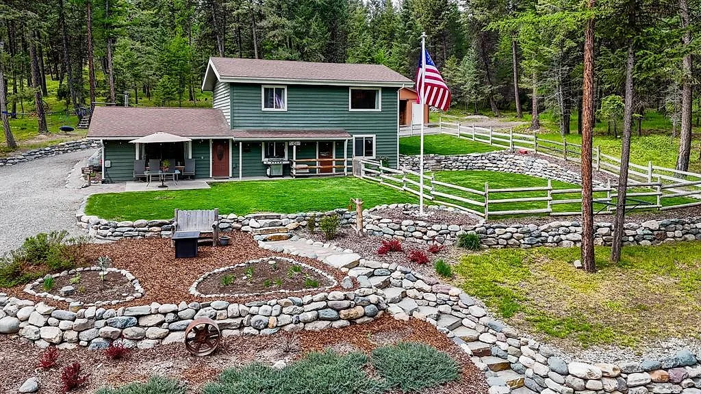 Well-kept 3-bed with Glen Lake views and shop space 1 of 16