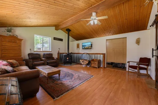 Well-kept 3-bed with Glen Lake views and shop space 13 of 16