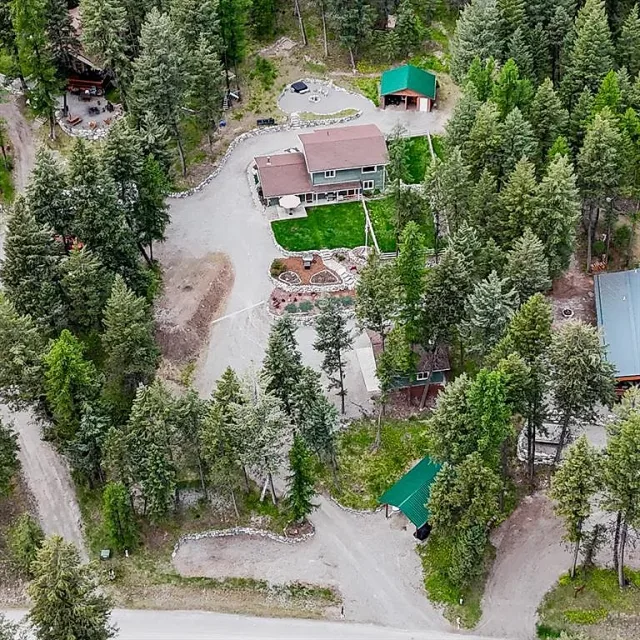 Well-kept 3-bed with Glen Lake views and shop space 3 of 16