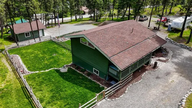 Well-kept 3-bed with Glen Lake views and shop space 10 of 16